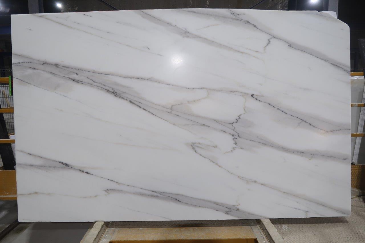 Calacatta Lincoln - Lot 1094 - 3CM Honed - 118x71