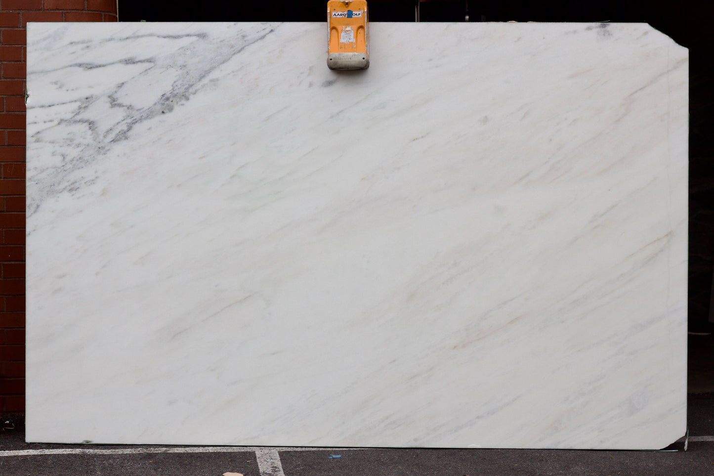 Iris White - Lot 1358 - 115x73