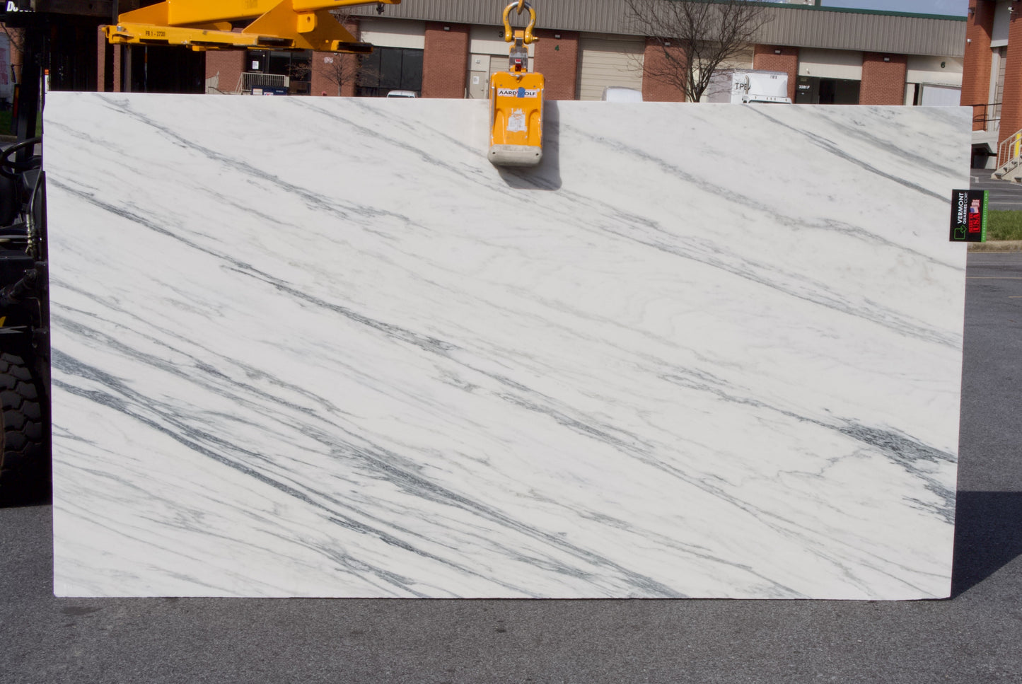 Montclair Danby - Lot 1336 - 121x67
