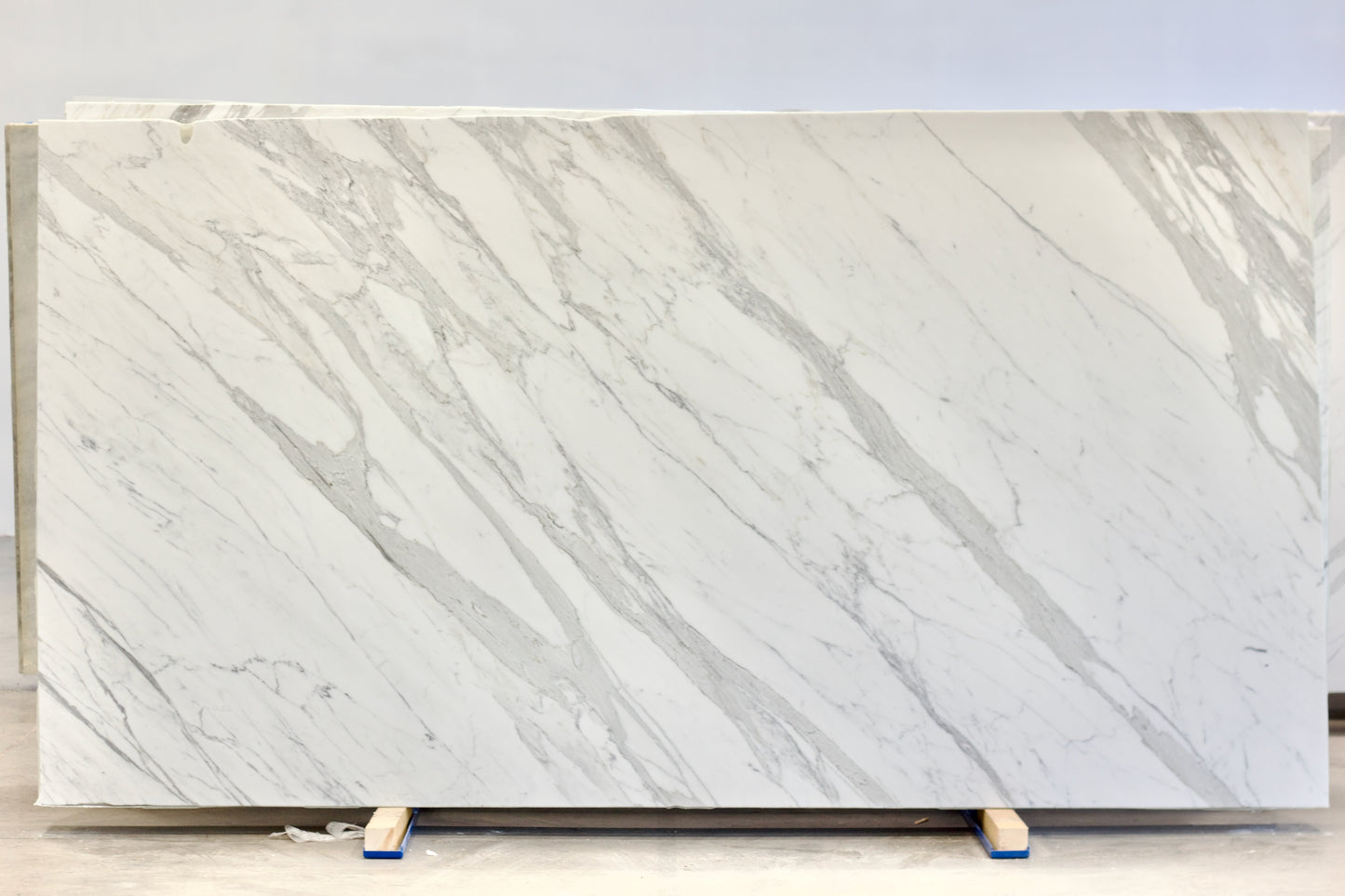 Calacatta - Lot 1605 - 3CM  - 129x68