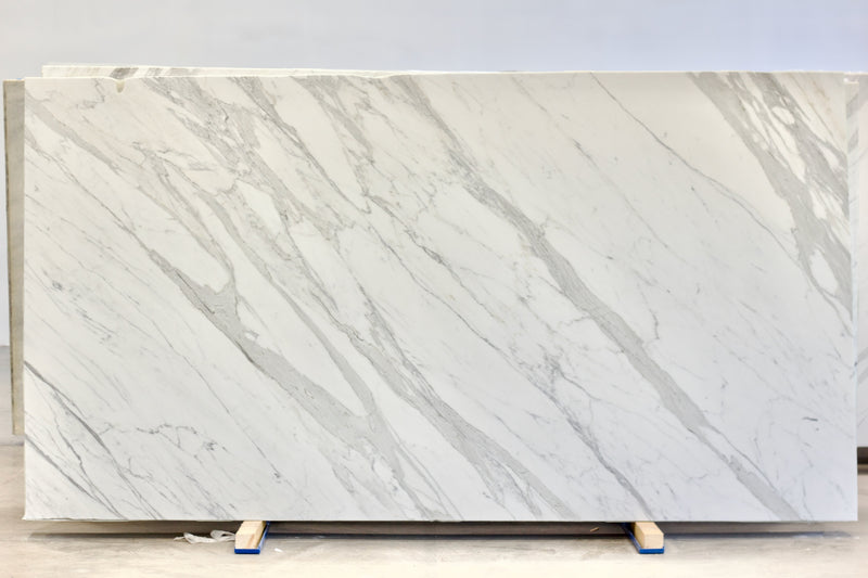 Calacatta - Lot 1605 - 3CM  - 129x68