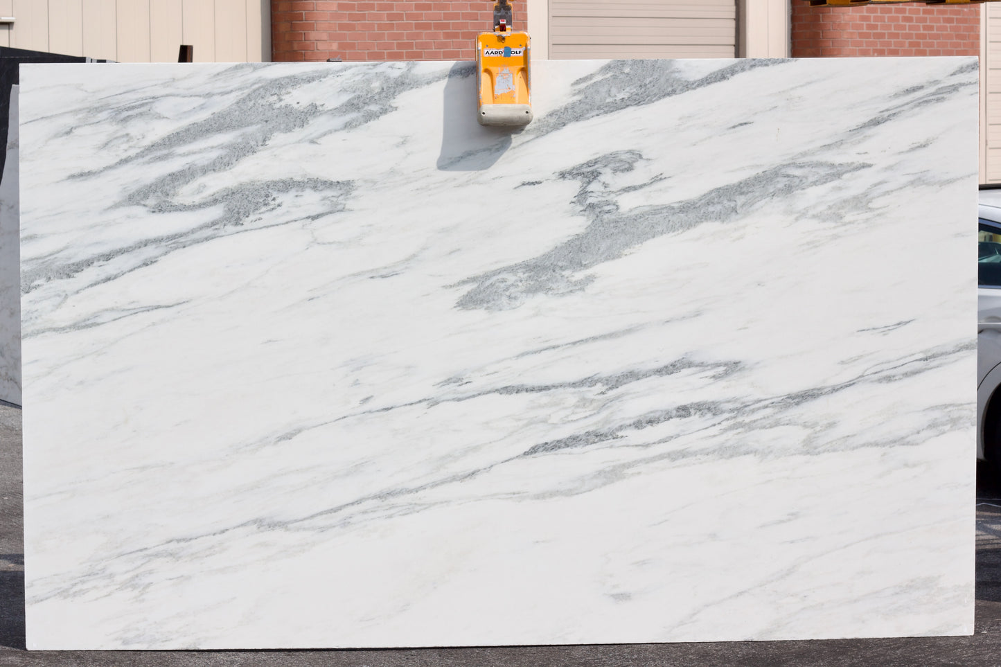 Montclair Danby - Lot 1528 - 3CM  - 123x76