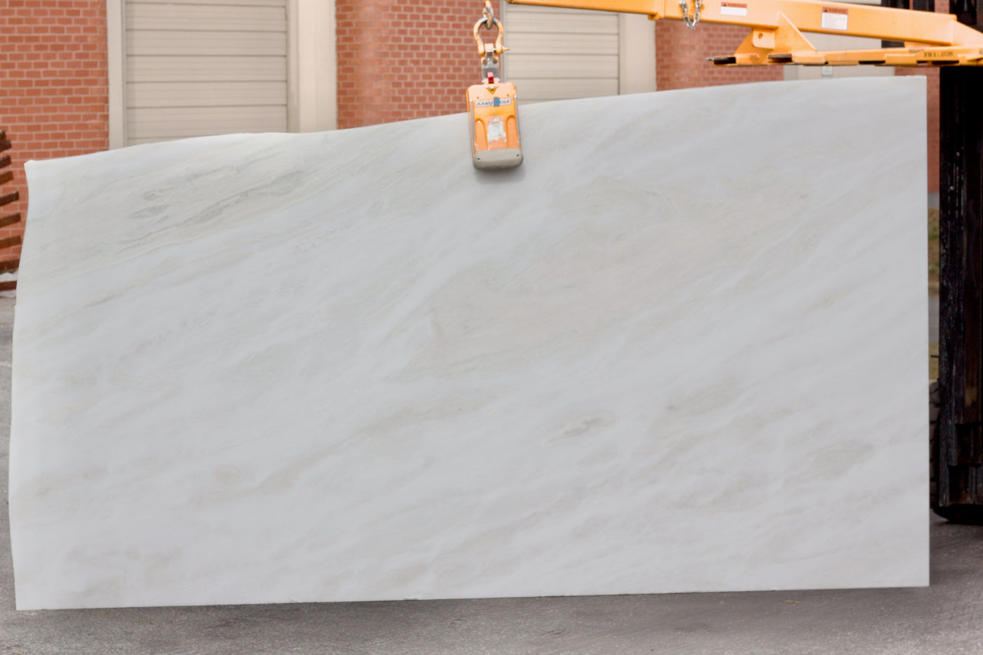 Mystery White - Lot 1597 - 3CM  - 130x65